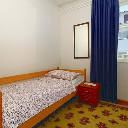 2 Bedroom Nice Apartment In Πόρετς Εξωτερικό φωτογραφία