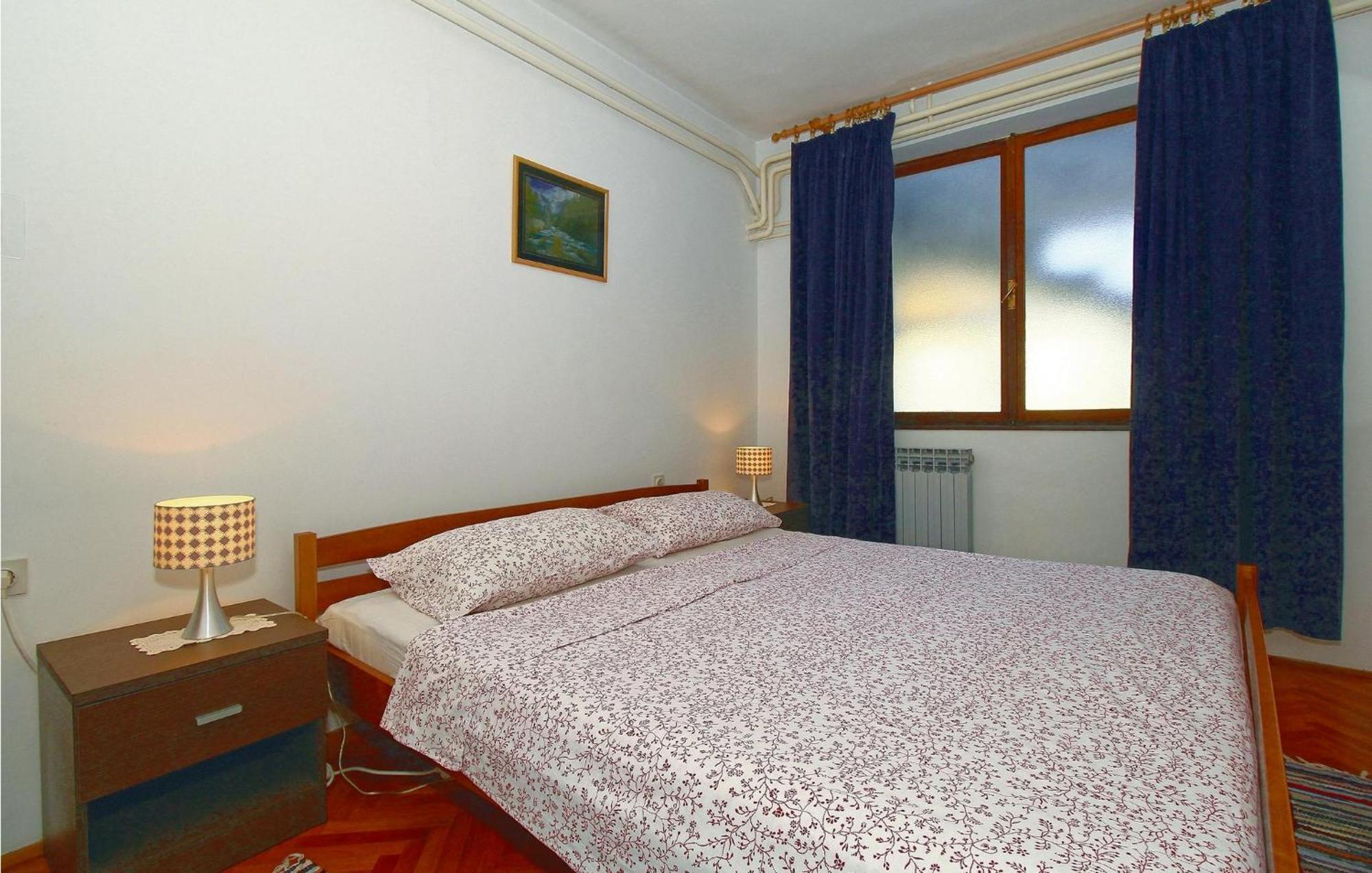 2 Bedroom Nice Apartment In Πόρετς Εξωτερικό φωτογραφία