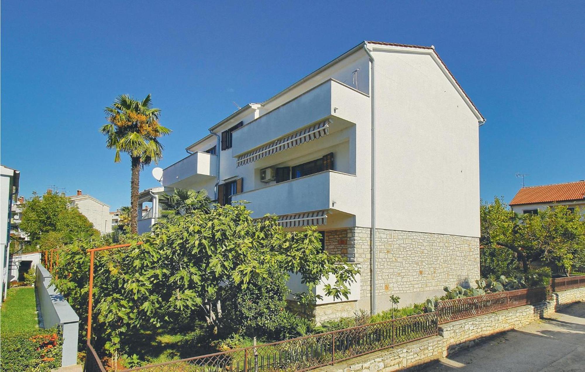 2 Bedroom Nice Apartment In Πόρετς Εξωτερικό φωτογραφία